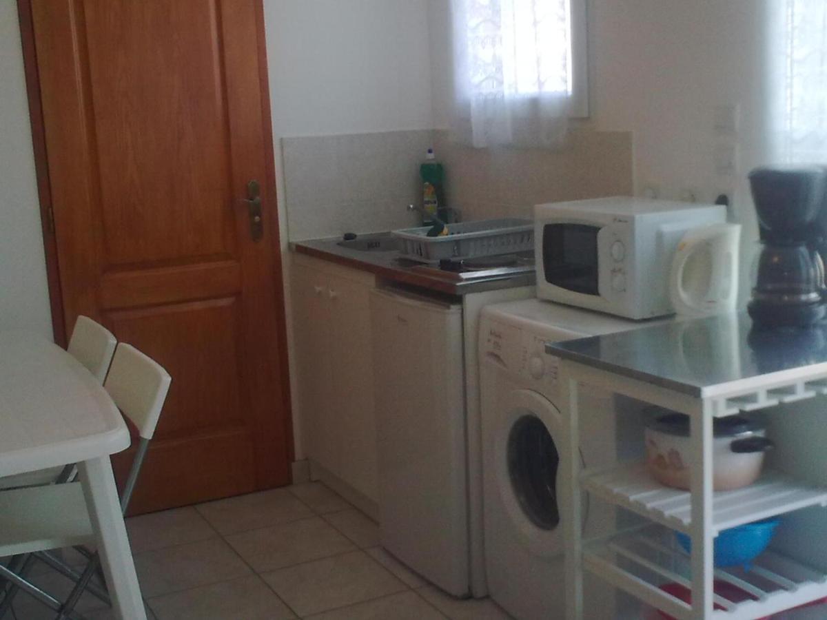 Studio Climatise. Proche Parking, Commerces Et Mer Apartman Carqueiranne Kültér fotó